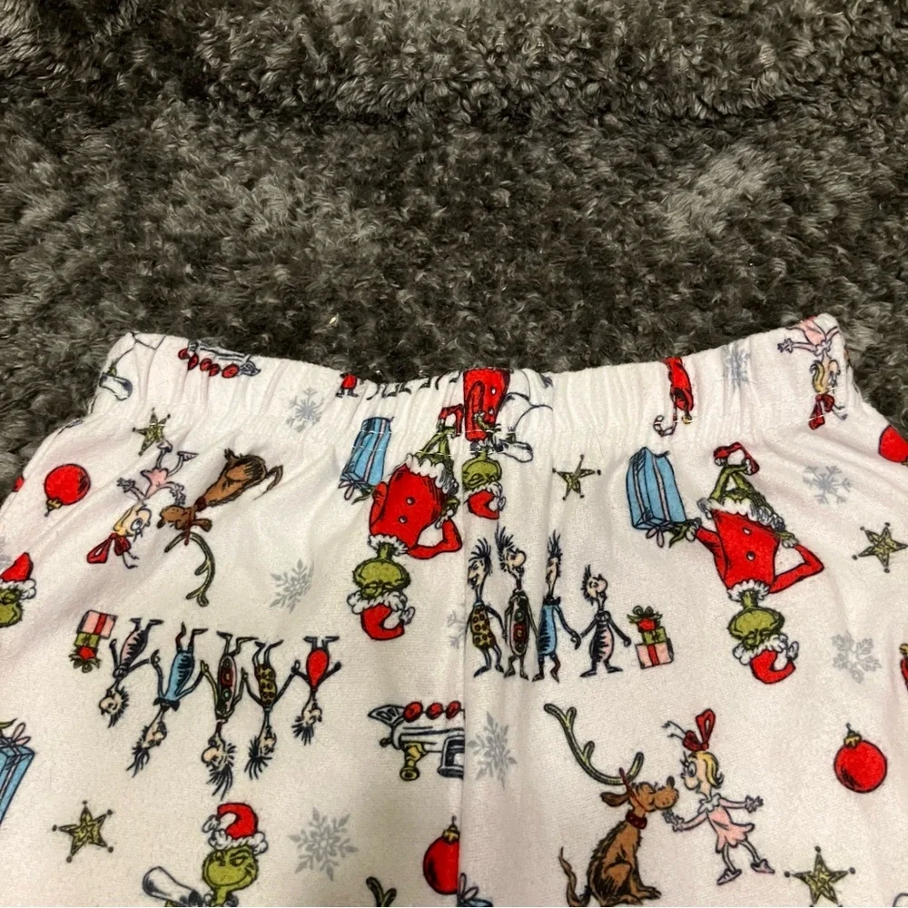 Kids 2T Dr Seuss The Grinch White Flannel Pajama Set‎